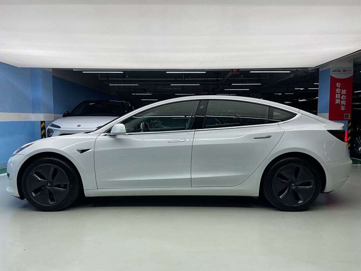 特斯拉 Model 3  2020款 改款 標(biāo)準(zhǔn)續(xù)航后驅(qū)升級版圖片