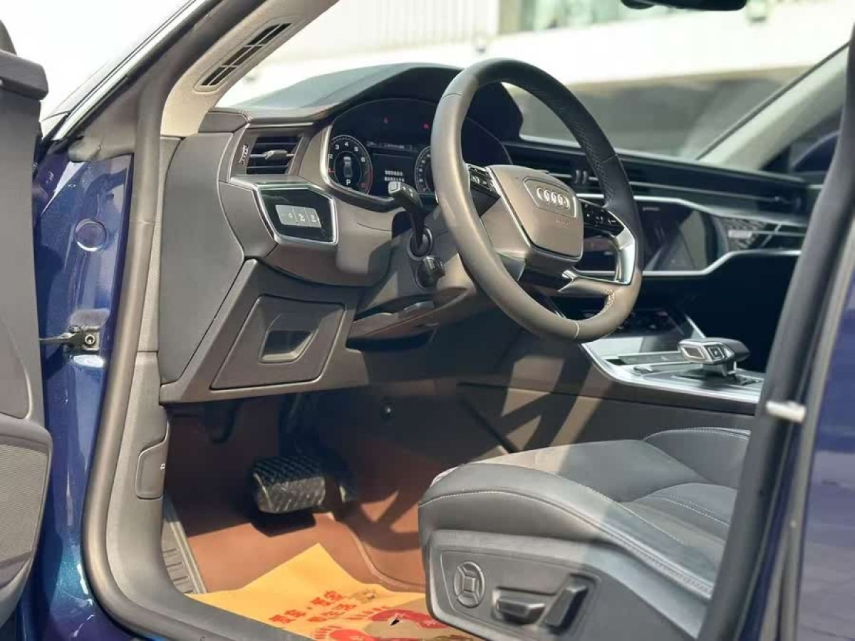 奧迪 奧迪A7L  2022款 45 TFSI S-line 筑夢青春版圖片