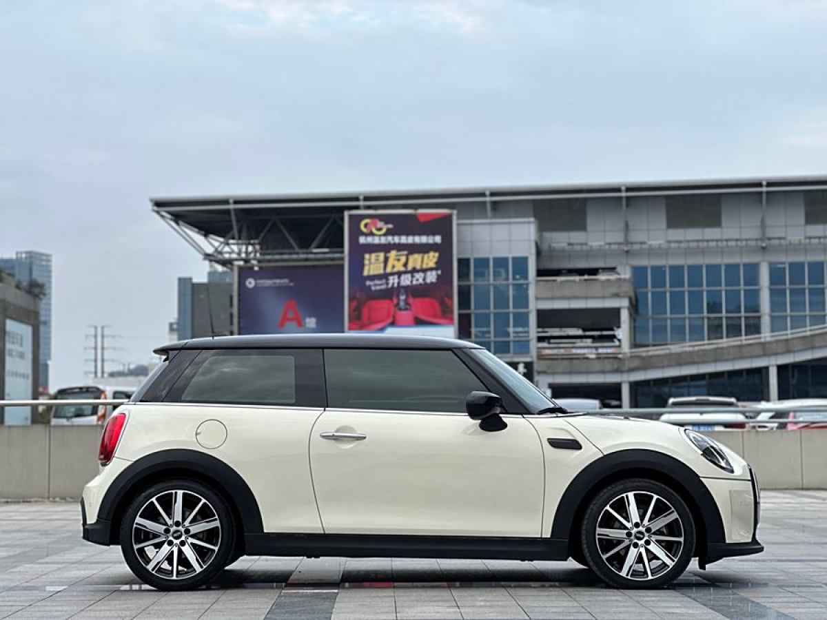 MINI MINI  2022款 改款 1.5T COOPER 藝術(shù)家圖片