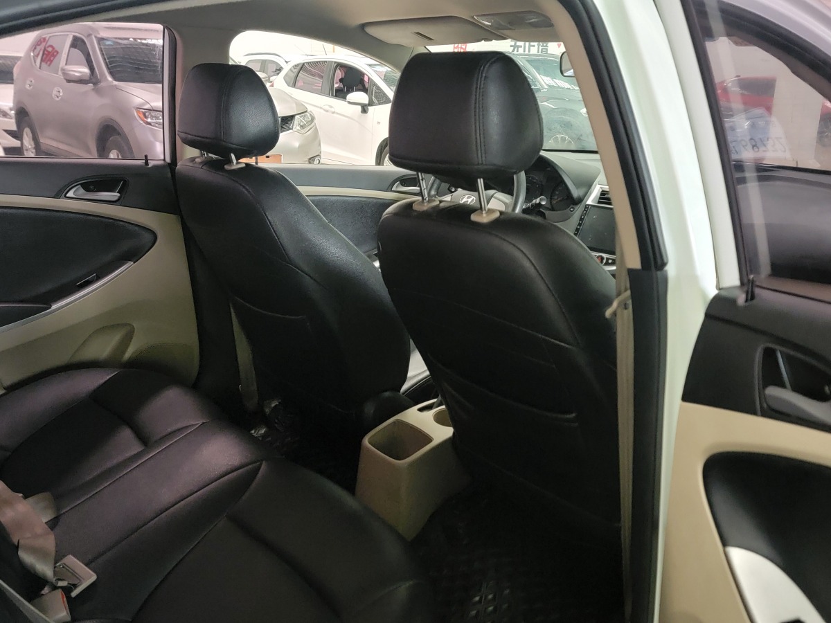 2016年9月现代 瑞纳  2010款 三厢 1.4L 自动时尚型GT