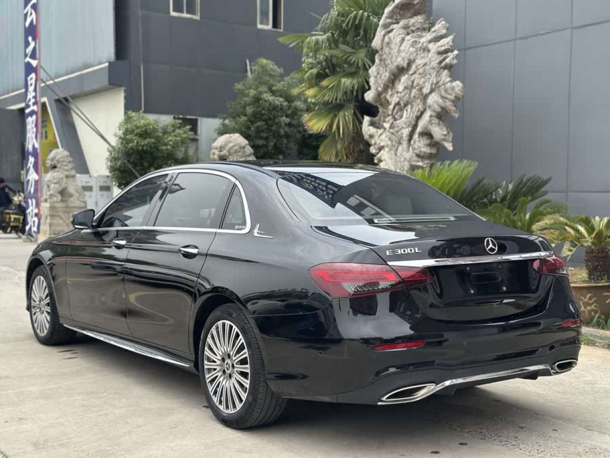 奔馳 奔馳E級  2022款 改款 E 300 L 時尚型圖片