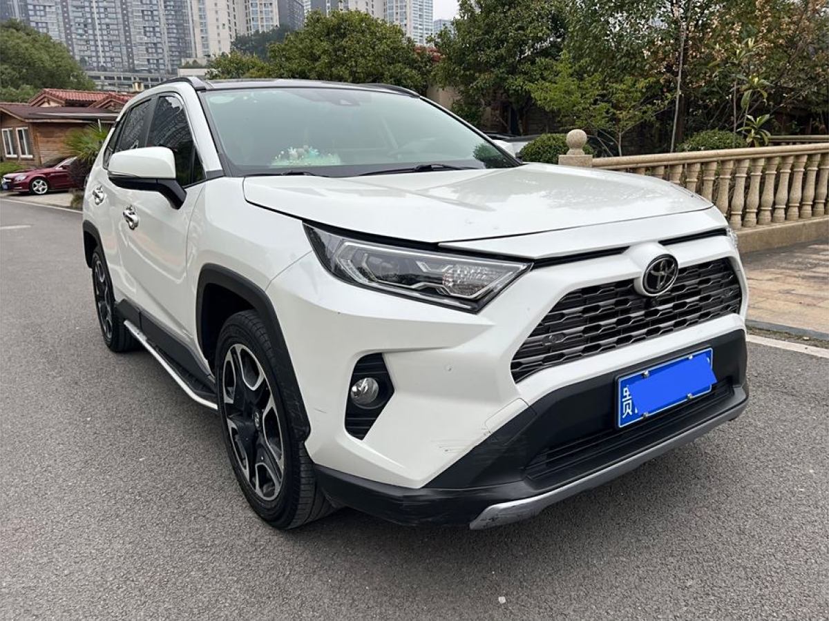 2020年7月豐田 RAV4榮放  2021款 2.0L CVT兩驅(qū)尊貴版