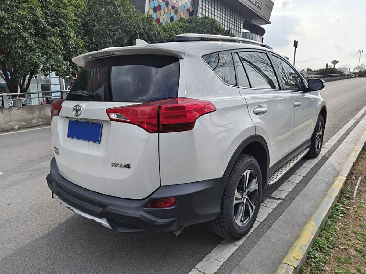 豐田 RAV4榮放  2016款 2.0L CVT兩驅(qū)風(fēng)尚版圖片