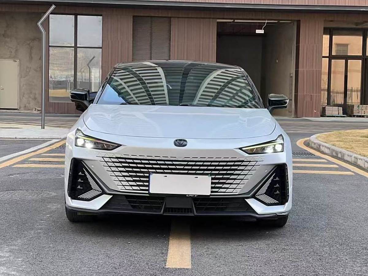 長(zhǎng)安 長(zhǎng)安UNI-V  2022款 1.5T 尊貴型圖片