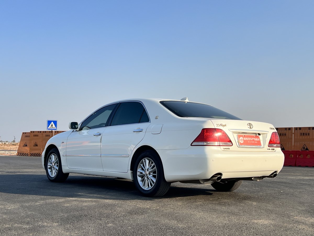 豐田 皇冠  2009款 2.5L Royal特別導(dǎo)航版圖片