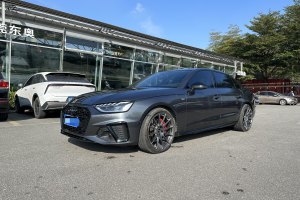 奥迪A4L 奥迪 45 TFSI quattro 臻选动感型