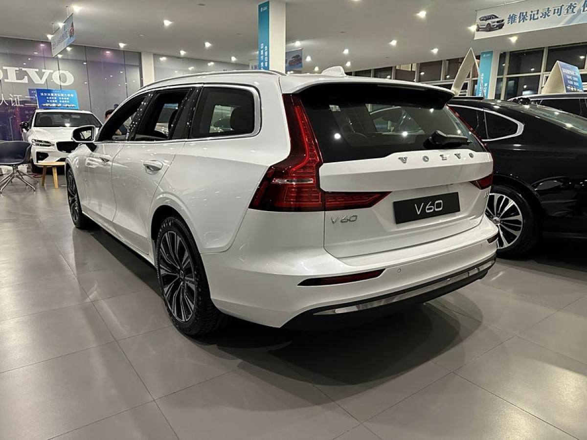 沃爾沃 V60  2024款 B5 智遠(yuǎn)豪華版圖片