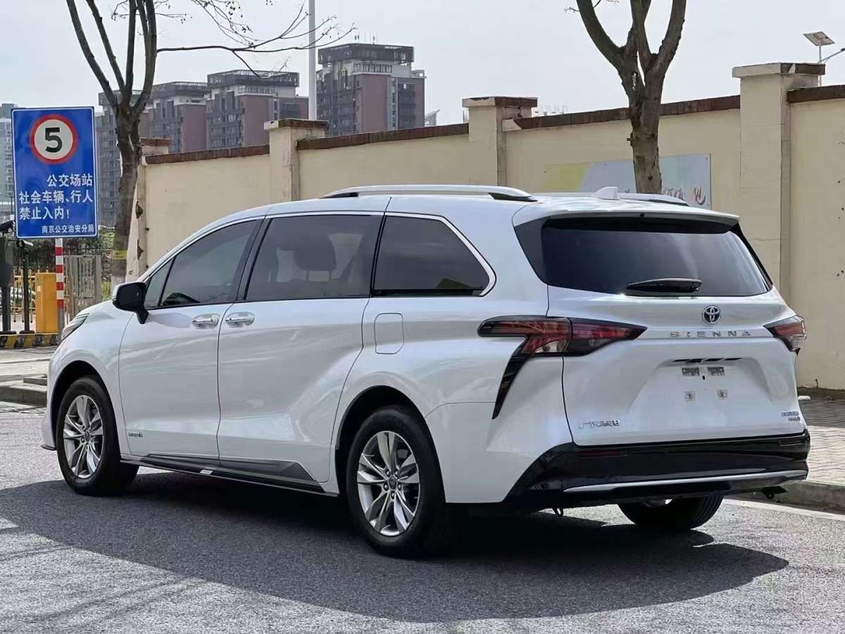 丰田 赛那SIENNA  2023款 2.5L混动 铂金版图片