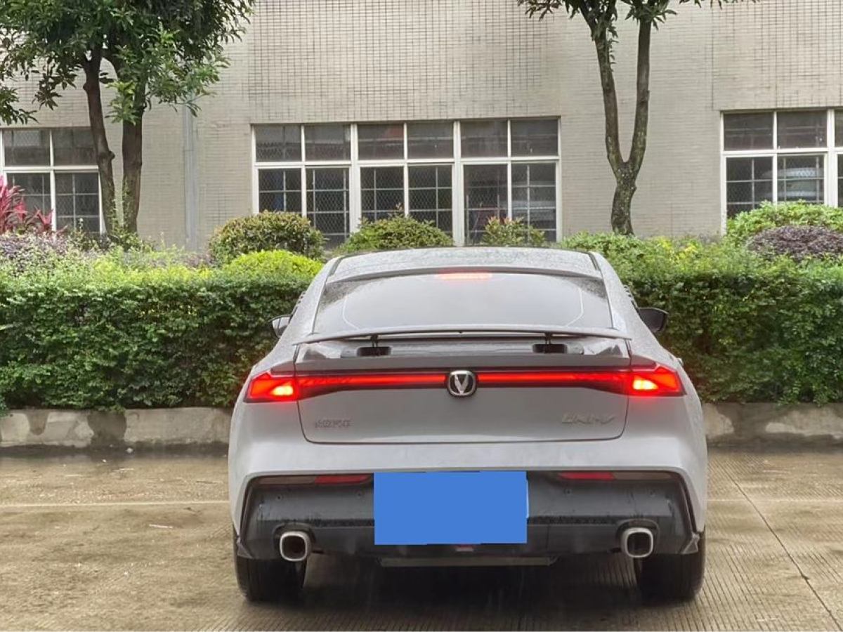 長(zhǎng)安 長(zhǎng)安UNI-V  2023款 1.5T 尊貴型圖片