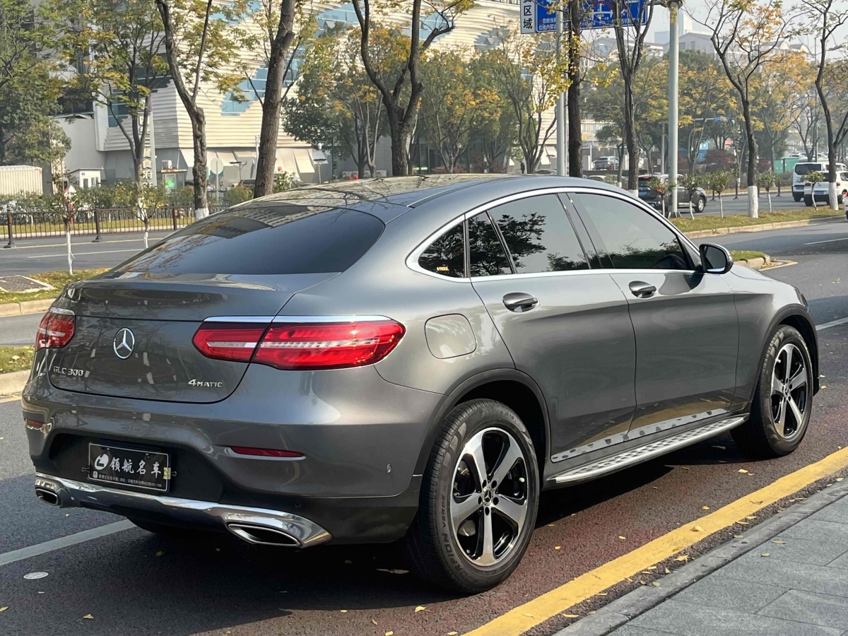 2020年4月奔馳 奔馳GLC  2022款 改款 GLC 300 4MATIC 轎跑SUV