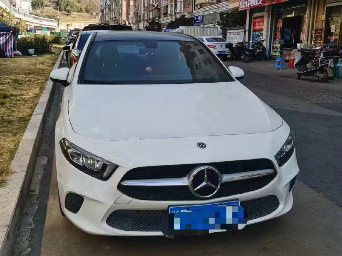 奔馳 奔馳A級  2019款  A 220 L 4MATIC 運(yùn)動轎車圖片