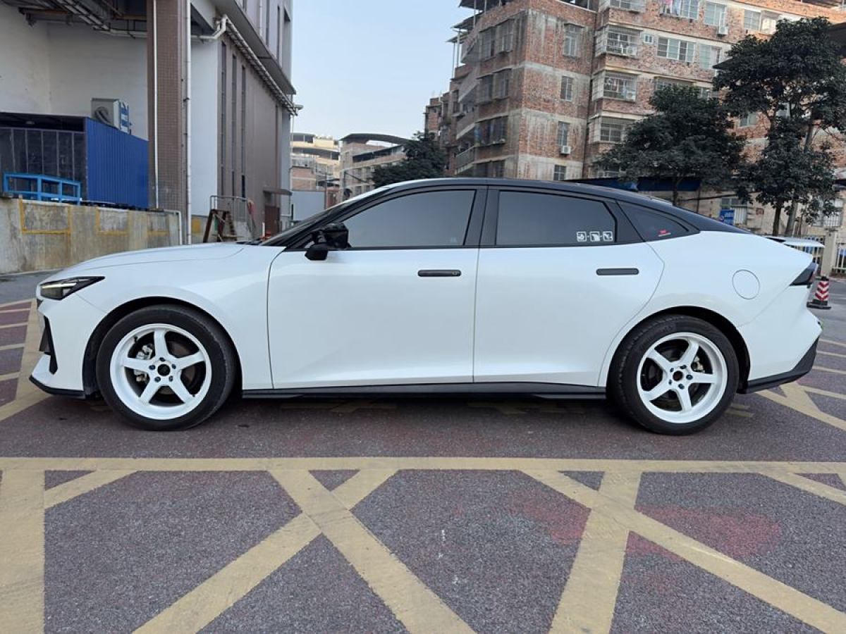 長(zhǎng)安 長(zhǎng)安UNI-V  2022款 1.5T 尊貴型圖片