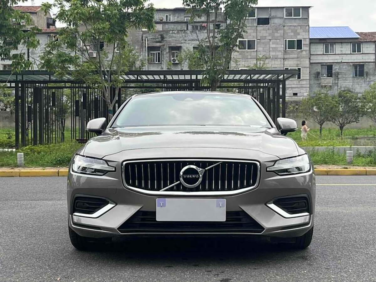 2020年8月沃爾沃 S60L  2020款 T4 智逸豪華版