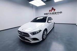 奔馳A級(jí) 奔馳 改款 A 200 L 運(yùn)動(dòng)轎車動(dòng)感型