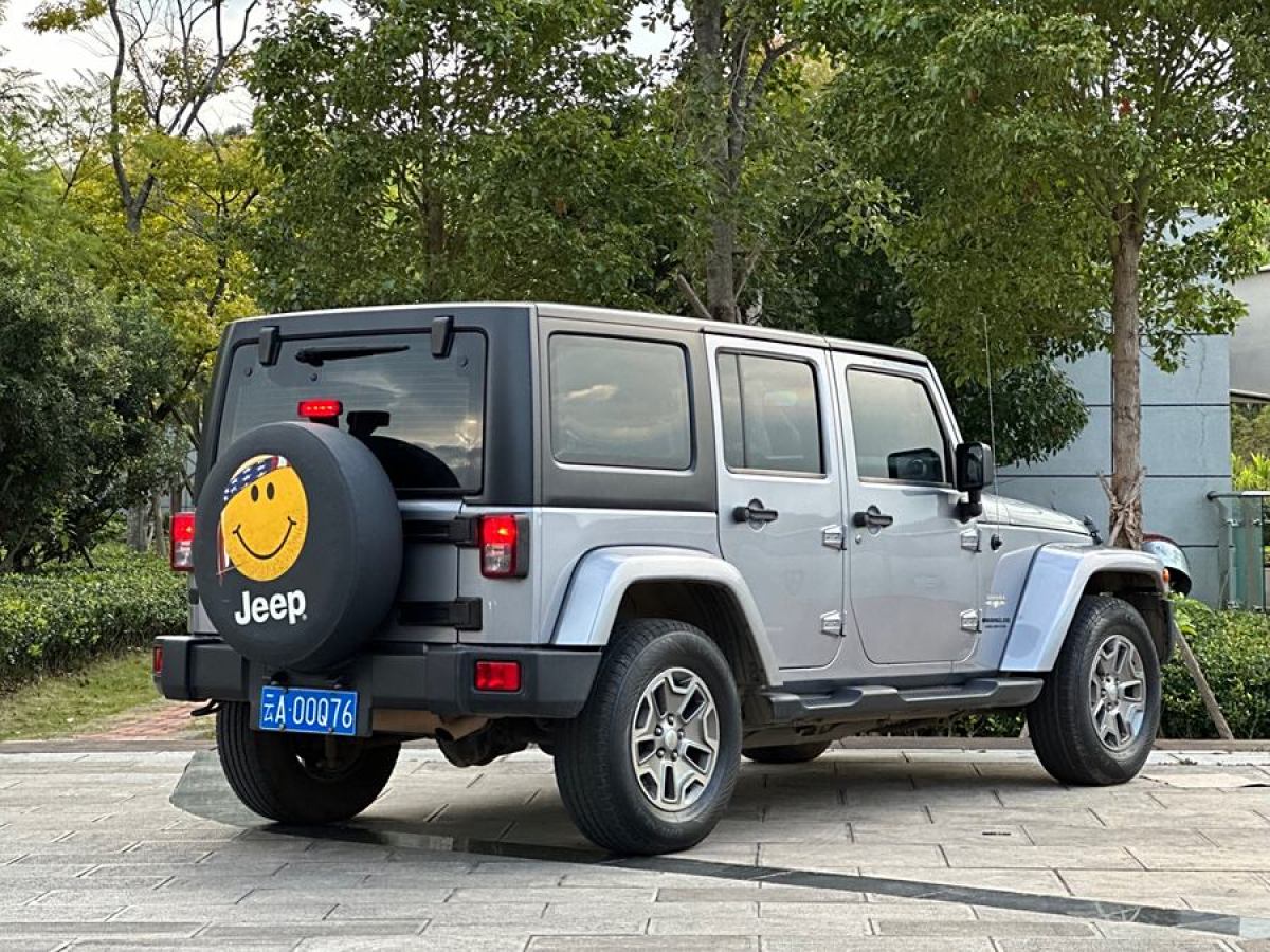 Jeep 牧馬人  2015款 3.0L Sahara 四門舒享版圖片