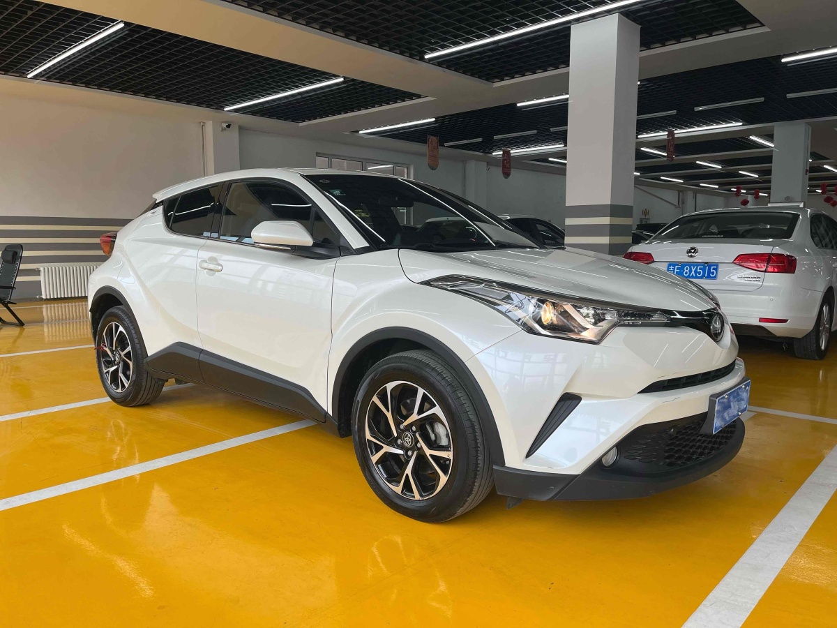 豐田 C-HR  2018款 2.0L 領(lǐng)先版 國(guó)V圖片