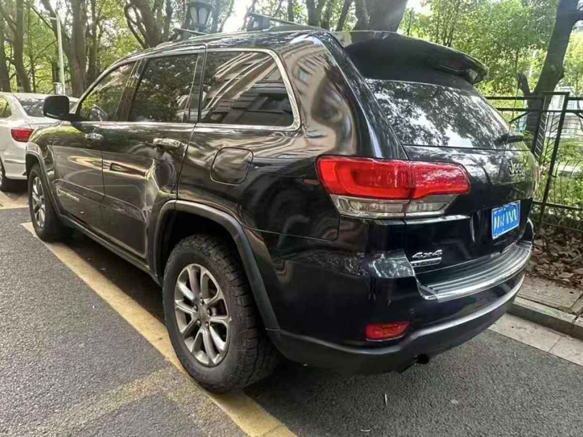 Jeep 大切諾基  2015款 3.0L 精英導(dǎo)航版圖片