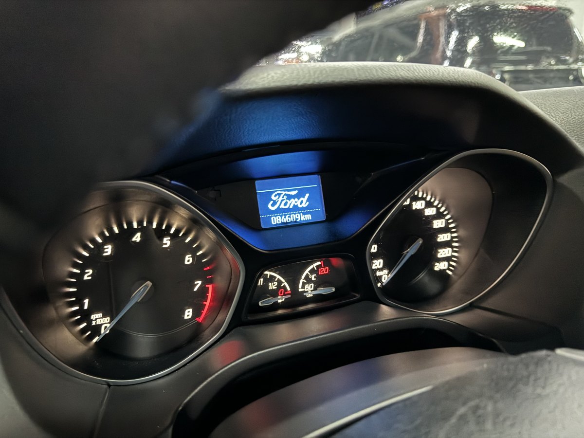 福特 福克斯  2015款 两厢 1.6L 自动风尚型图片