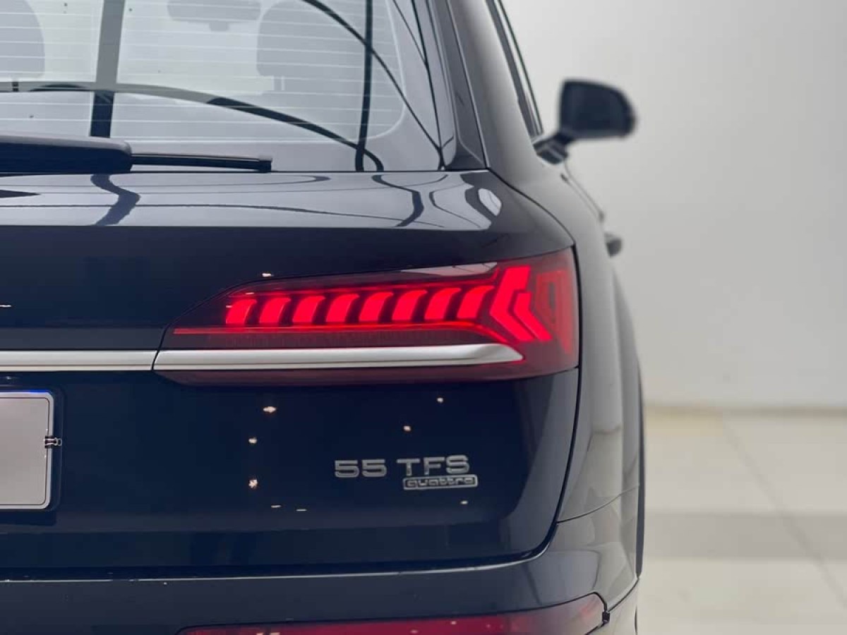 奧迪 奧迪Q7  2023款 55 TFSI quattro S line運(yùn)動(dòng)型圖片