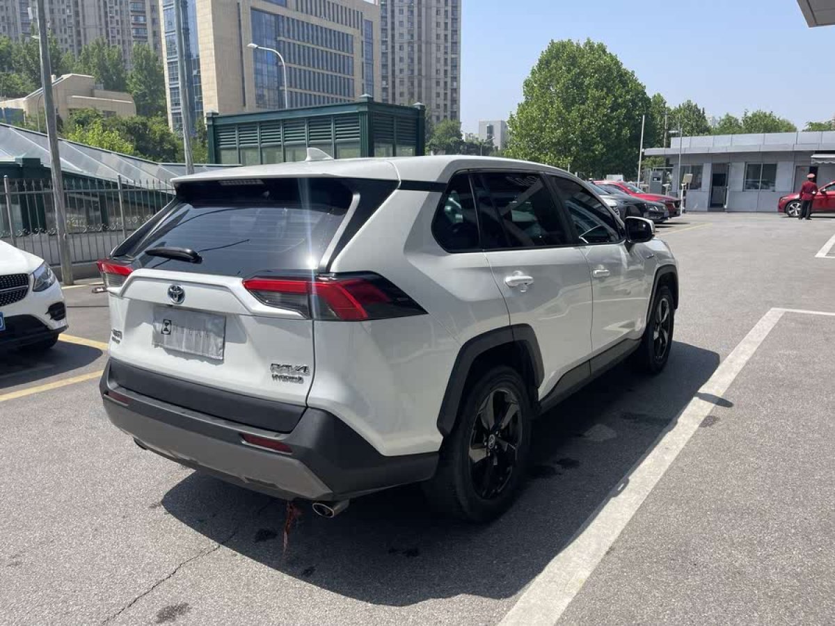 豐田 RAV4榮放  2023款 雙擎 2.5L E-CVT四驅(qū)精英Plus版圖片