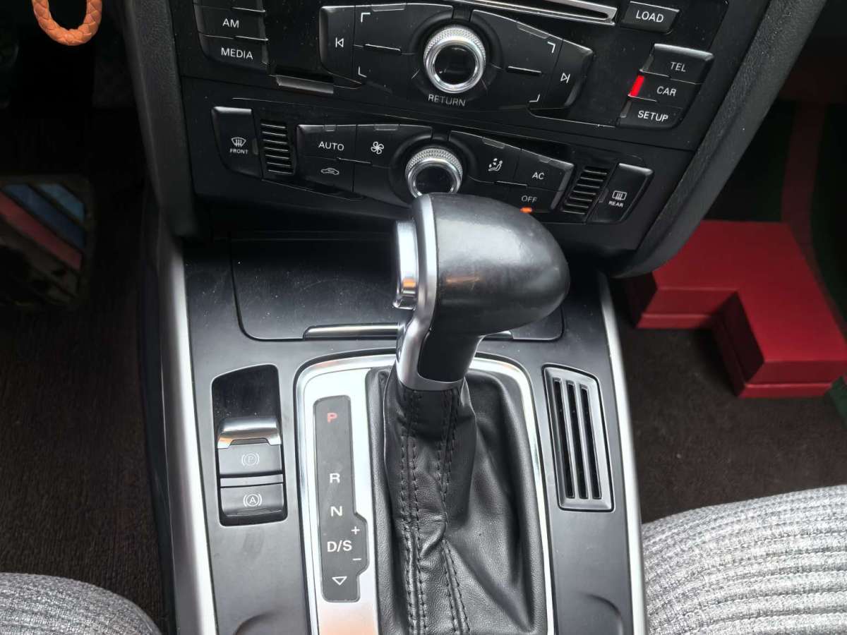 奧迪 奧迪A4L  2013款 30 TFSI 自動(dòng)舒適型圖片