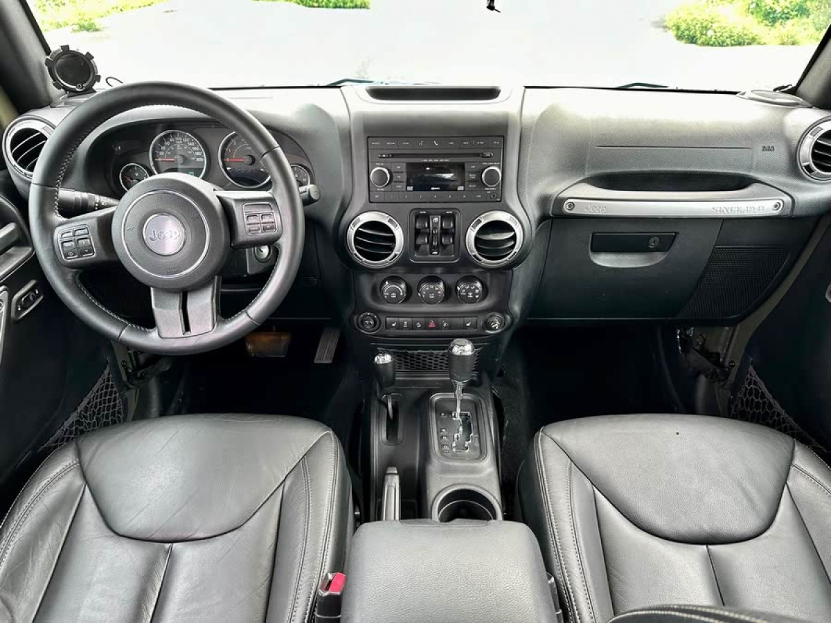 Jeep 牧馬人  2015款 3.0L Sahara 四門舒享版圖片
