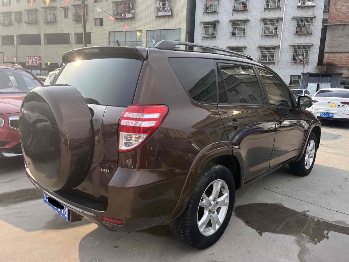 豐田 RAV4榮放  2011款 2.4L 自動四驅(qū)豪華版圖片