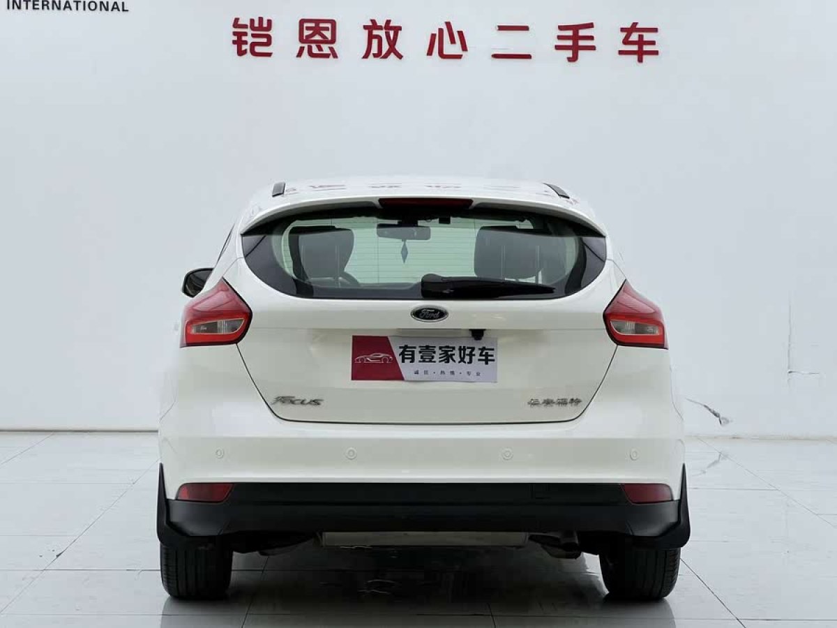 福特 福克斯  2015款 兩廂 1.6L 自動(dòng)風(fēng)尚型圖片