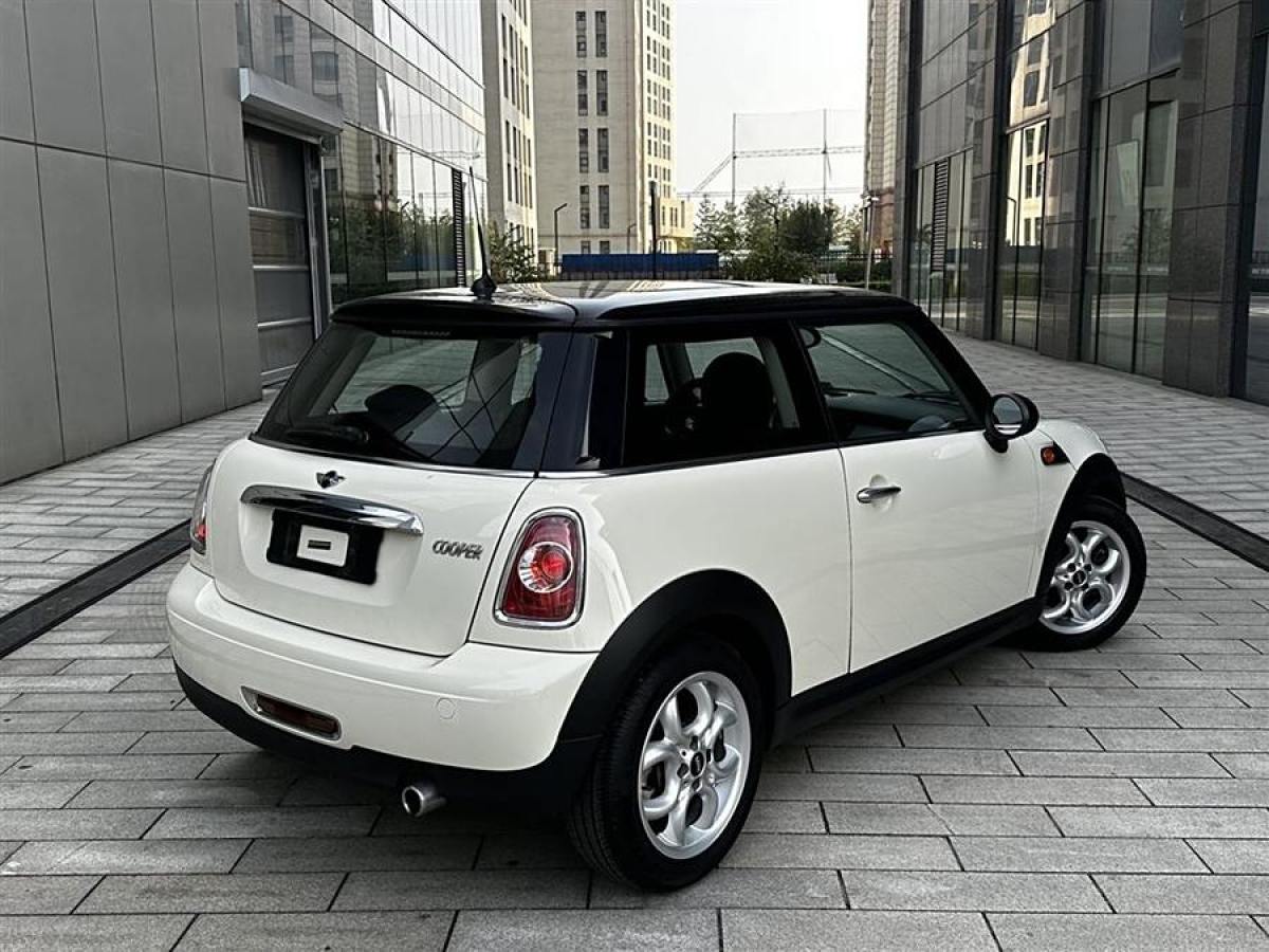 2013年7月MINI MINI  2012款 1.6L COOPER Baker Street