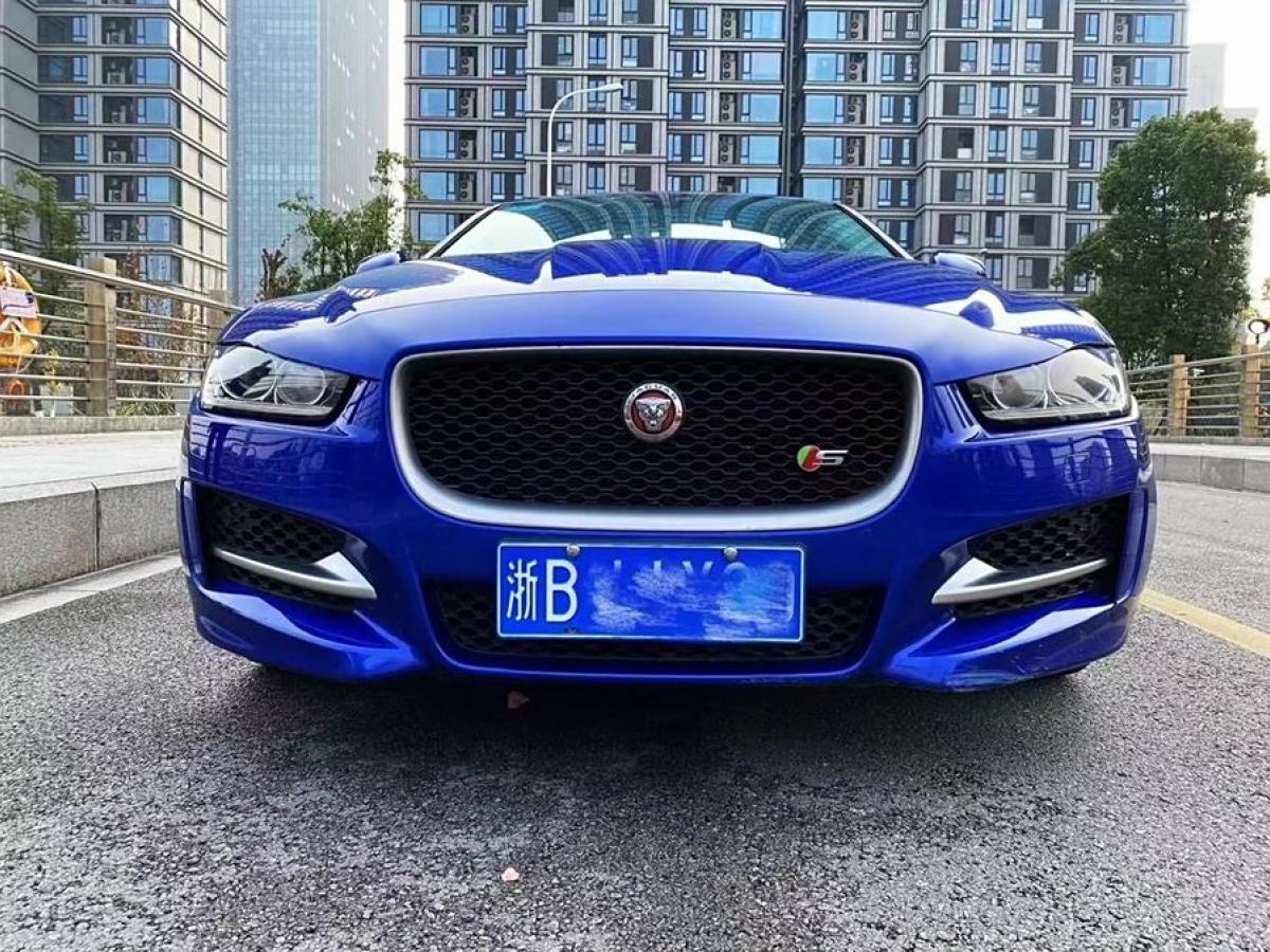 捷豹 XE  2018款 2.0T 200PS 兩驅(qū)R-Sport運(yùn)動(dòng)版圖片