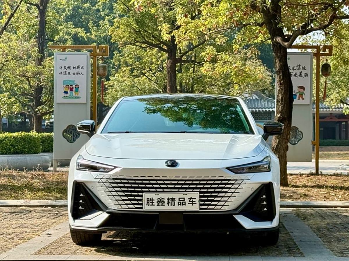 長安 長安UNI-V  2023款 1.5T 尊貴型圖片