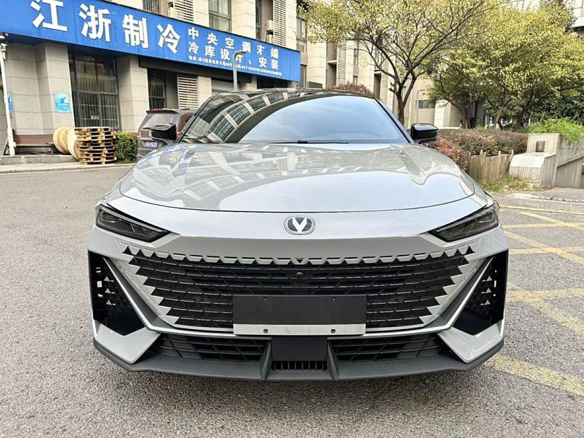 長安 長安UNI-V  2023款 1.5T 尊貴型圖片