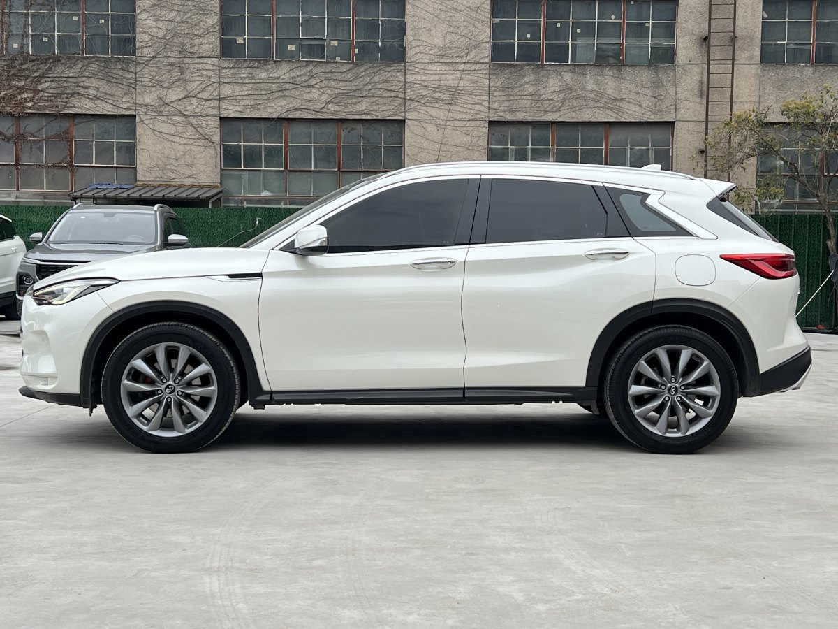 英菲尼迪 QX50  2018款 QX50 2.0T CVT兩驅(qū)時(shí)尚版圖片