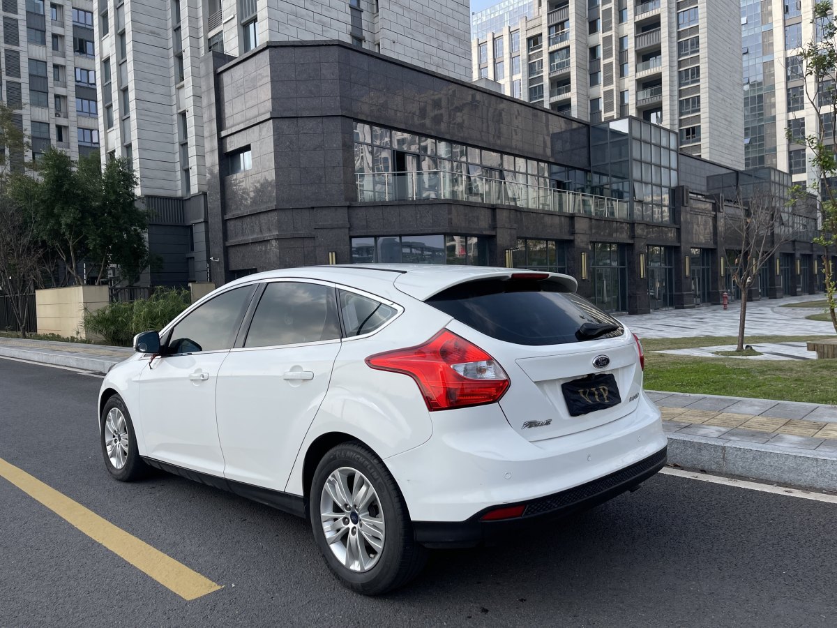 福特 ?？怂? 2012款 兩廂 1.6L 自動舒適型圖片