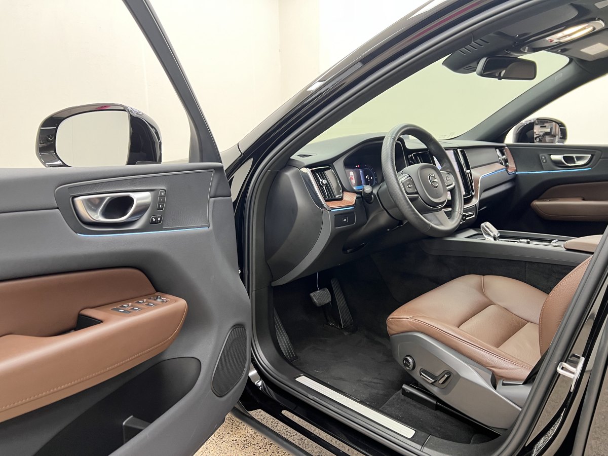沃爾沃 XC60  2023款 B5 四驅智逸豪華版圖片