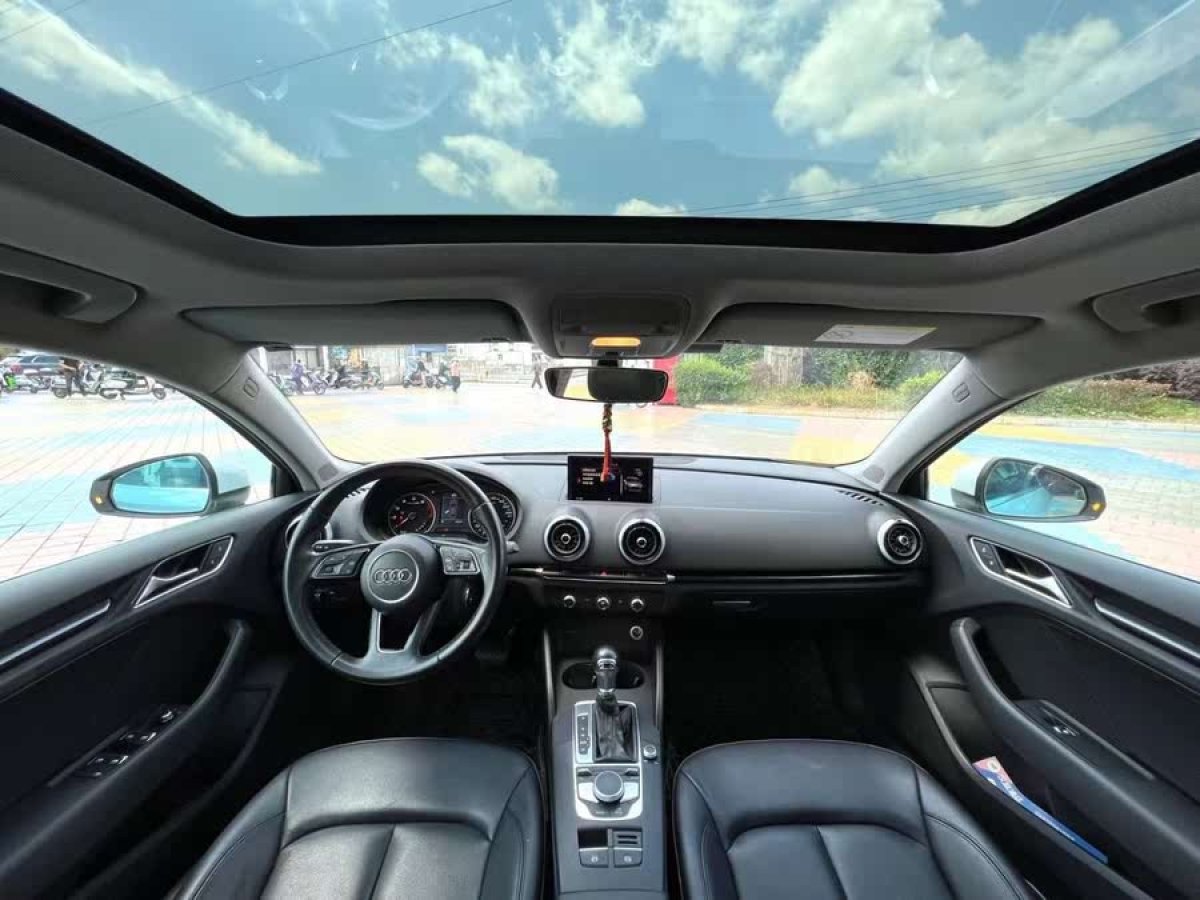 奧迪 奧迪A3  2018款 30周年年型 Limousine 35 TFSI 時(shí)尚型圖片