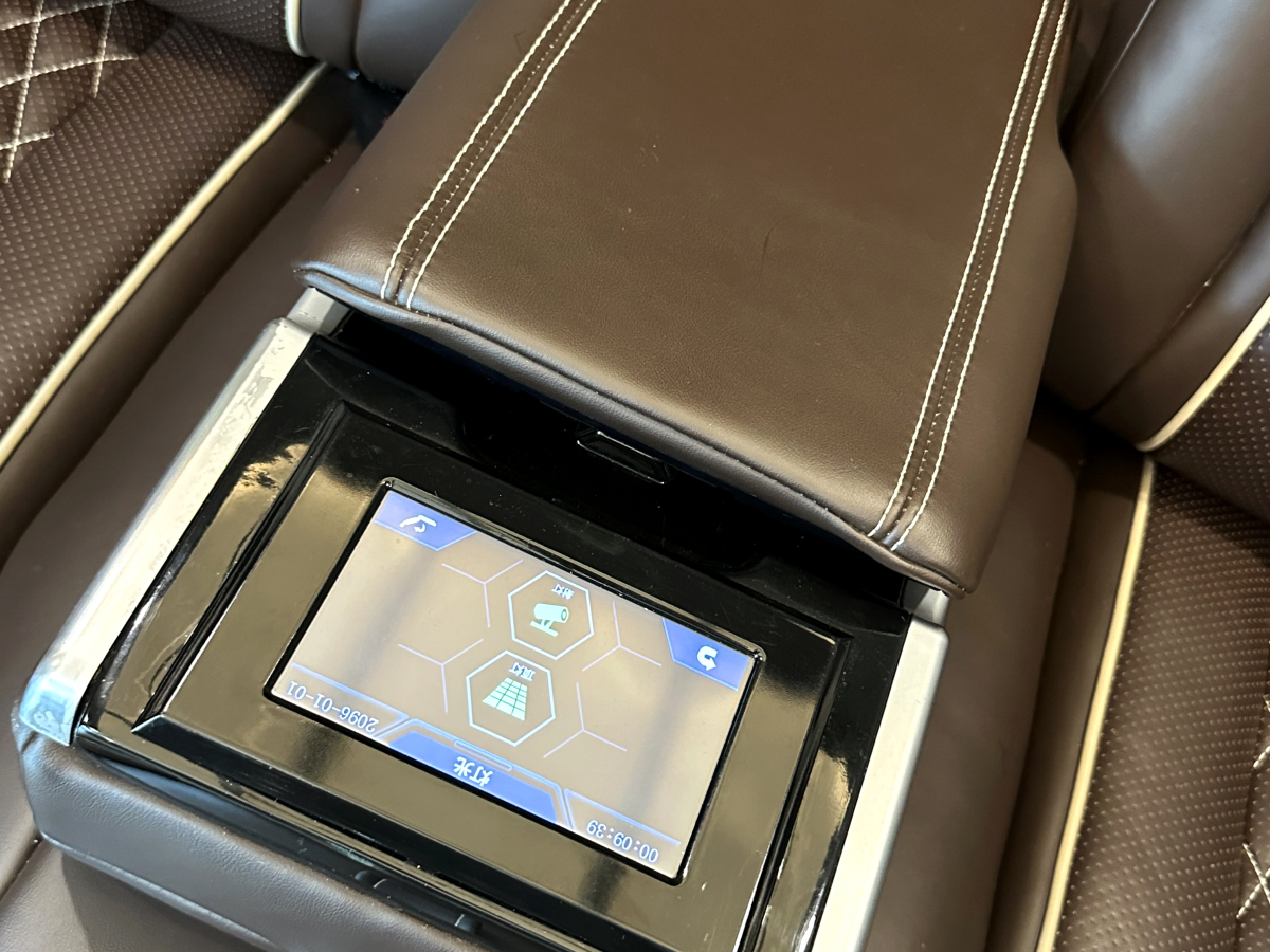 奔驰 威霆  2016款 2.0T 商务版图片