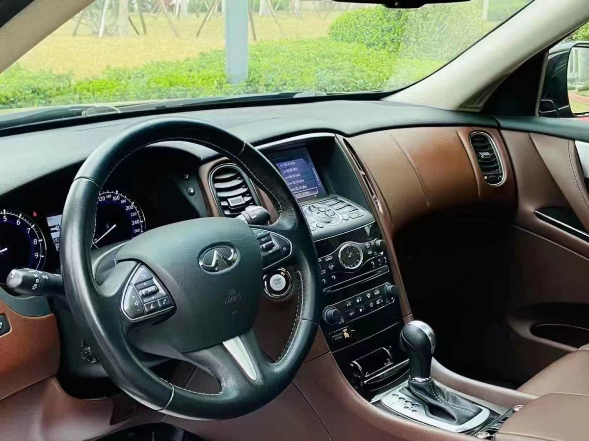 2017年3月英菲尼迪 QX  2017款 QX30 1.6T 時(shí)尚版 兩驅(qū)