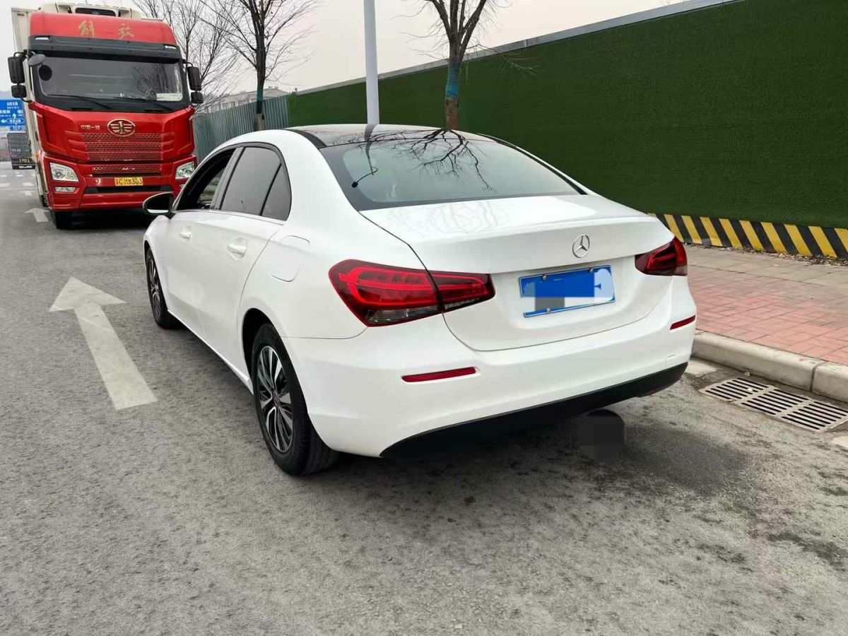 奔馳 奔馳A級  2019款  A 220 L 4MATIC 運動轎車圖片