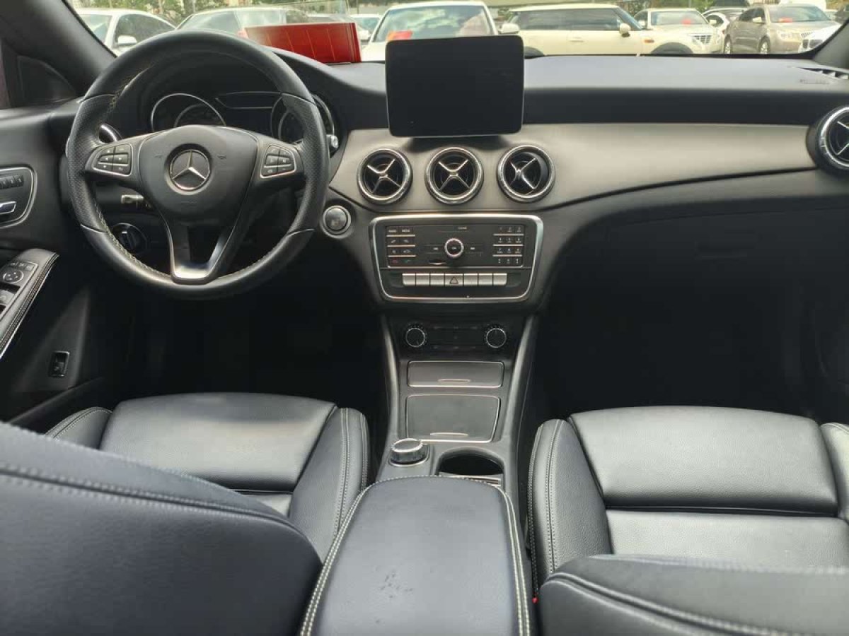 奔馳 奔馳CLA級(jí)  2018款 CLA 200 時(shí)尚型圖片