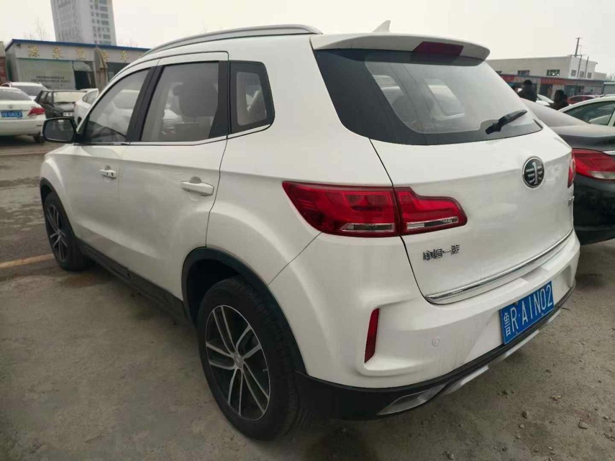 奔騰 X40  2018款 網(wǎng)紅版 1.6L 自動(dòng)豪華型圖片
