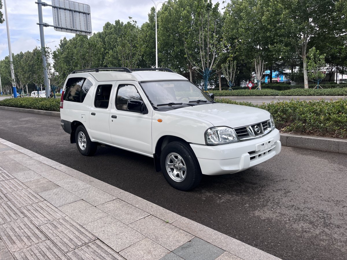 2015年12月日產(chǎn) ZN廂式車  2013款 2.4L兩驅(qū)豪華型5座