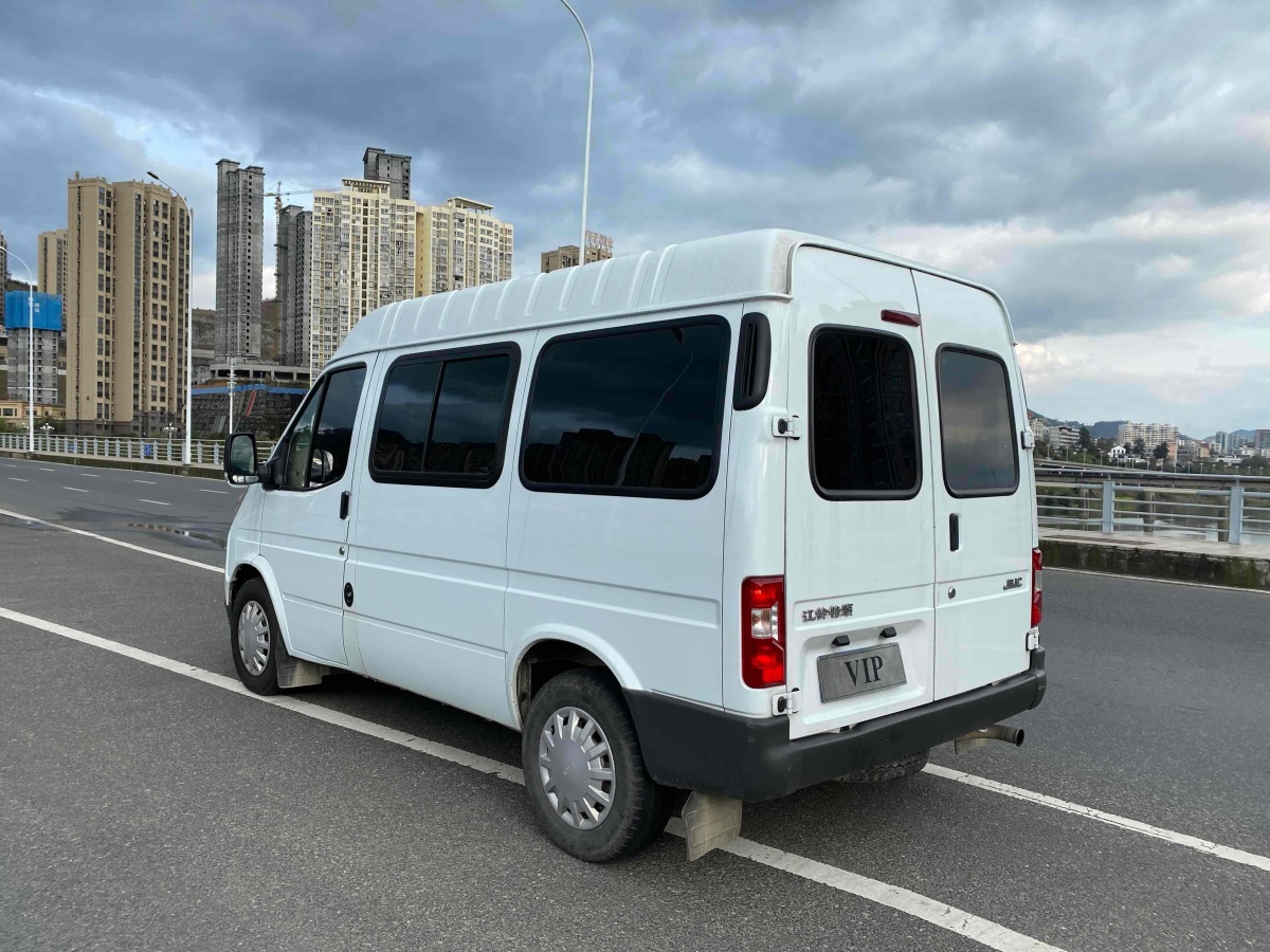2019年3月江铃 特顺  2019款 2.8T商运型长轴中顶8座后单胎国VI JX493