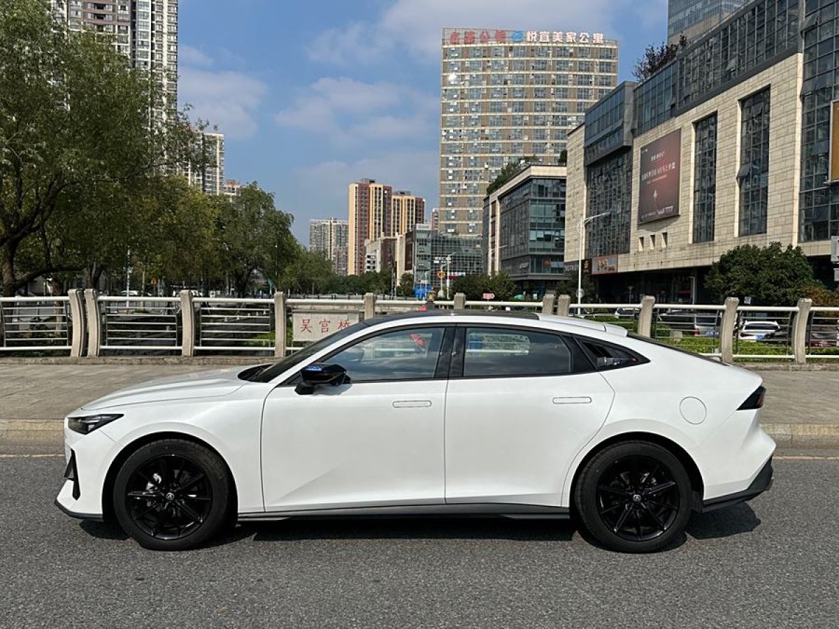 長(zhǎng)安 長(zhǎng)安UNI-V  2022款 1.5T 尊貴型圖片