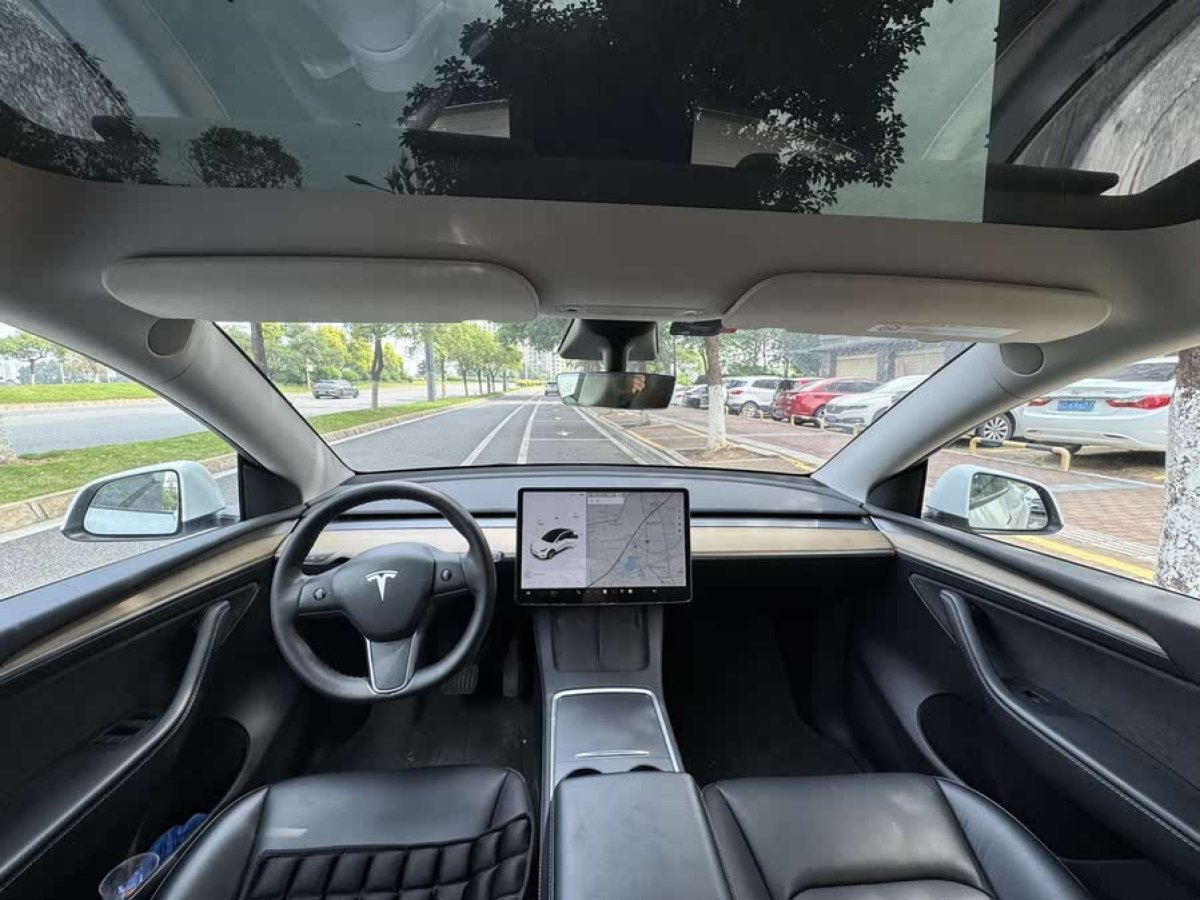 特斯拉 Model Y  2021款 標(biāo)準(zhǔn)續(xù)航后驅(qū)版圖片