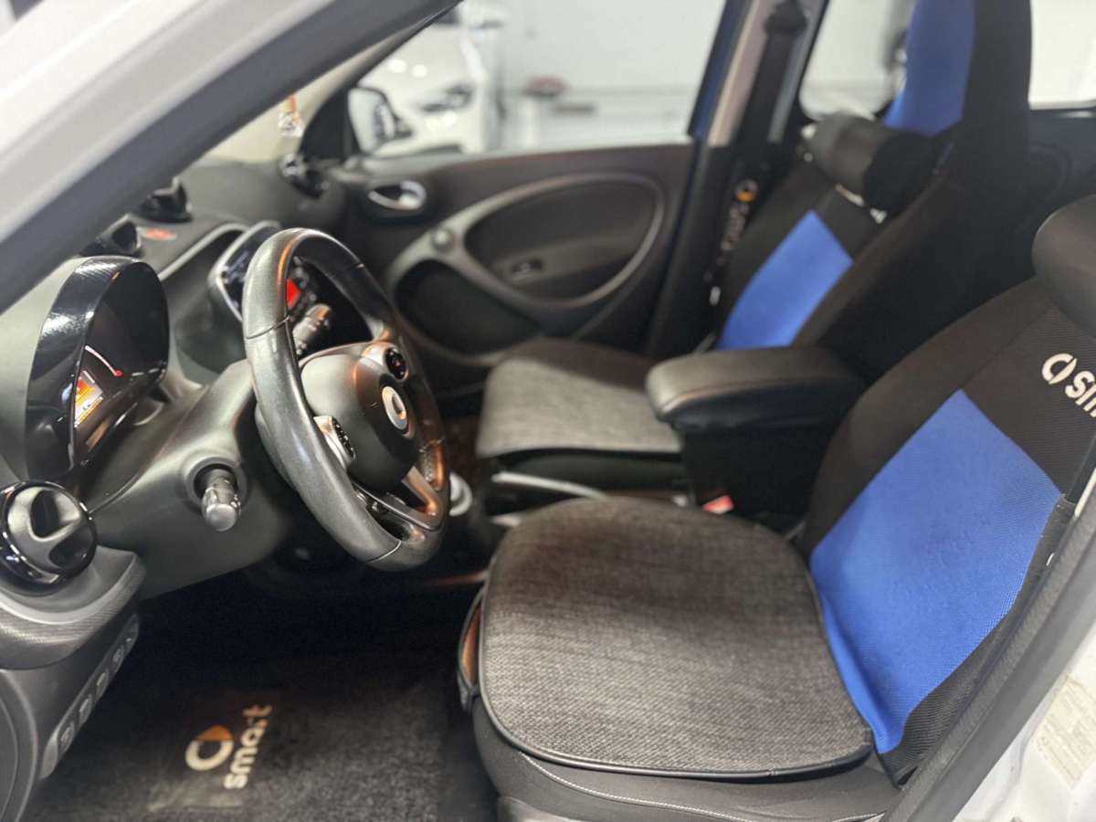 smart forfour  2016款 1.0L 52千瓦靈動(dòng)版圖片