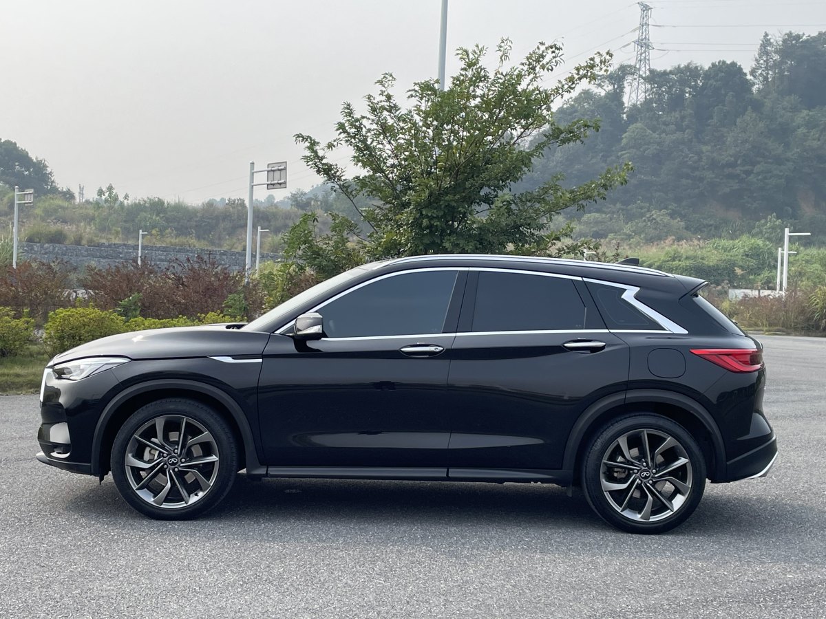 2022年7月英菲尼迪 QX50  2022款 2.0T 兩驅(qū)時(shí)尚版