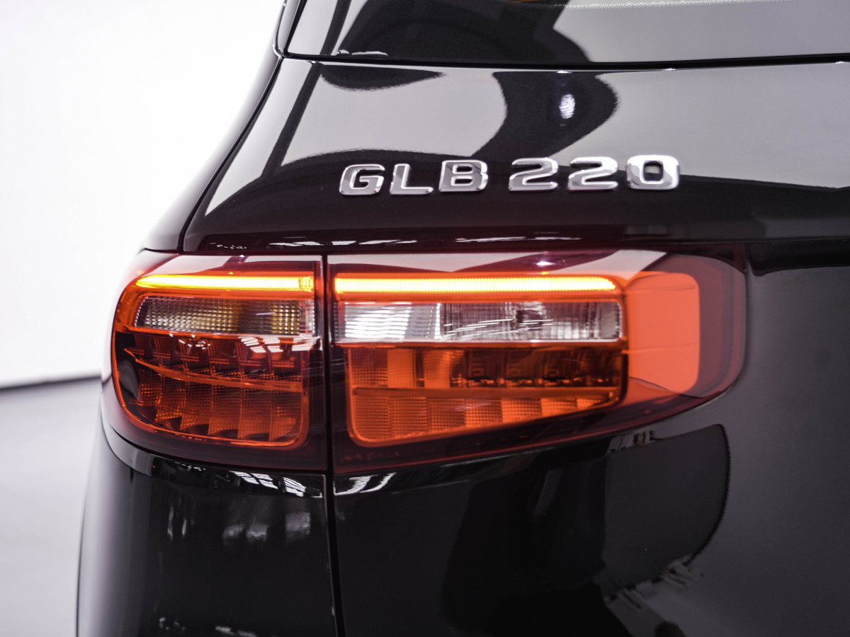 奔驰 奔驰GLB  2020款 GLB 180 动感型图片
