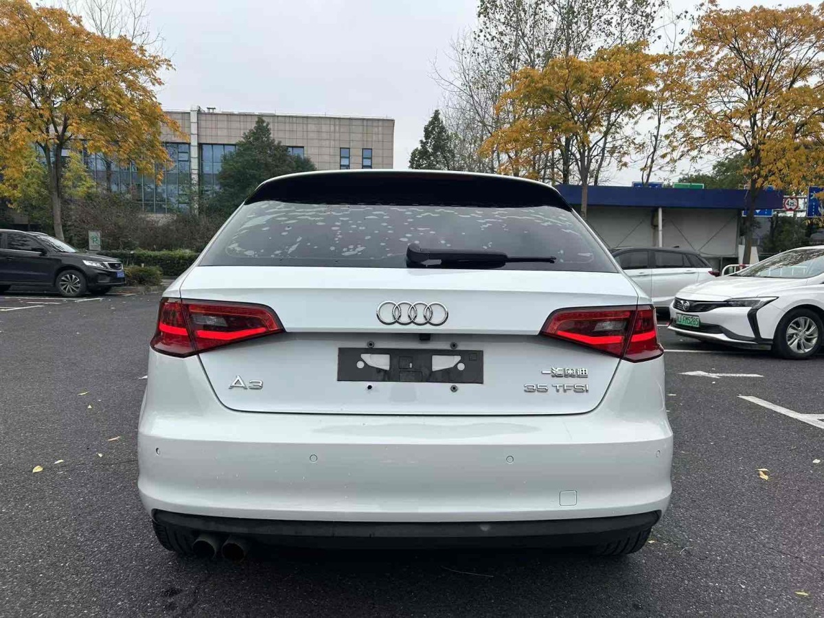 奧迪 奧迪A3  2015款 Sportback 35 TFSI 百萬(wàn)紀(jì)念智領(lǐng)型圖片