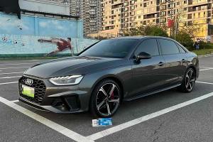 奥迪A4L 奥迪 45 TFSI quattro 臻选动感型